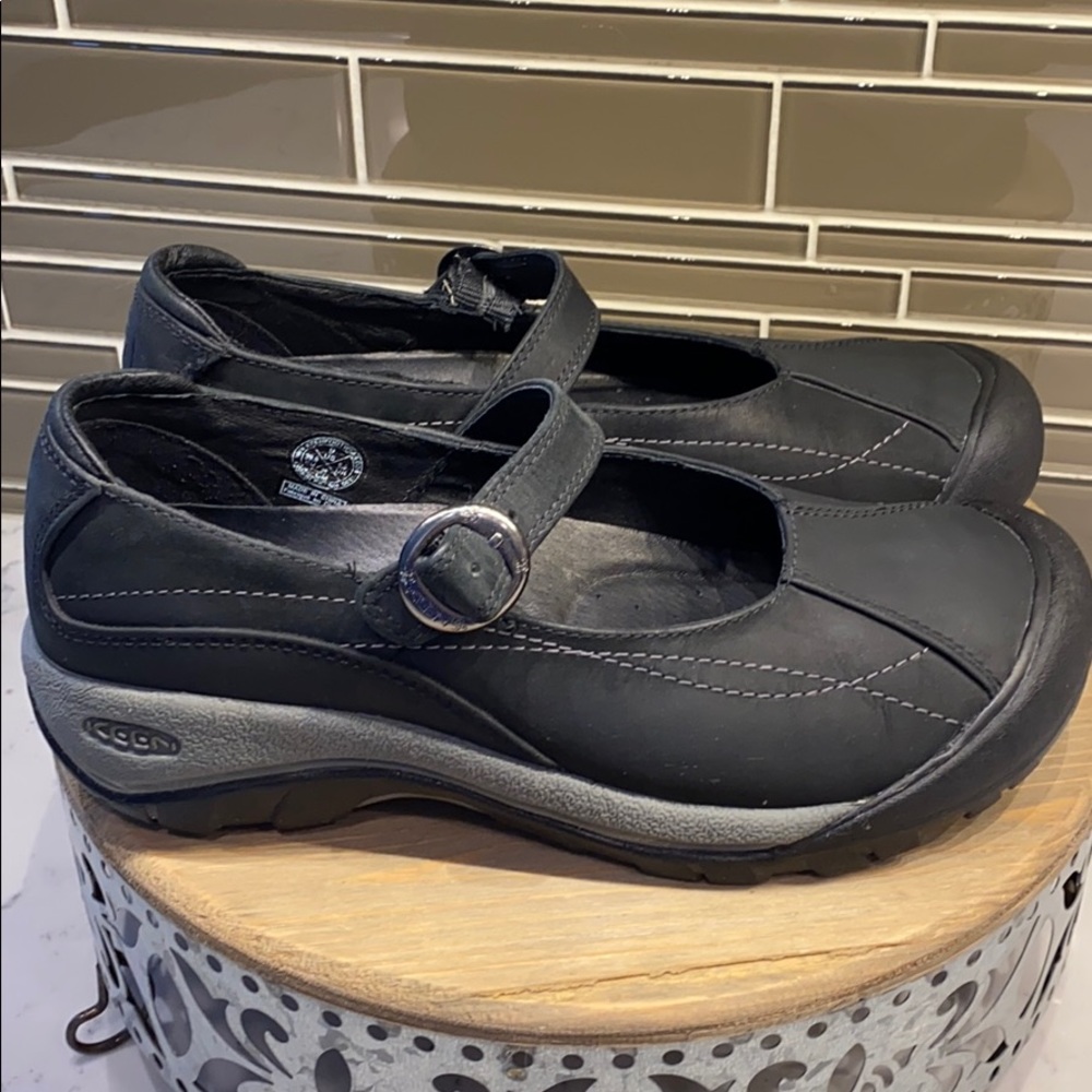 Keen black Mary Janes preloved, but like new 9